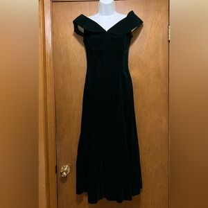 Vintage 90s Jessica McClintock Forest Green Velvet Portrait Collar Dress Sz 6